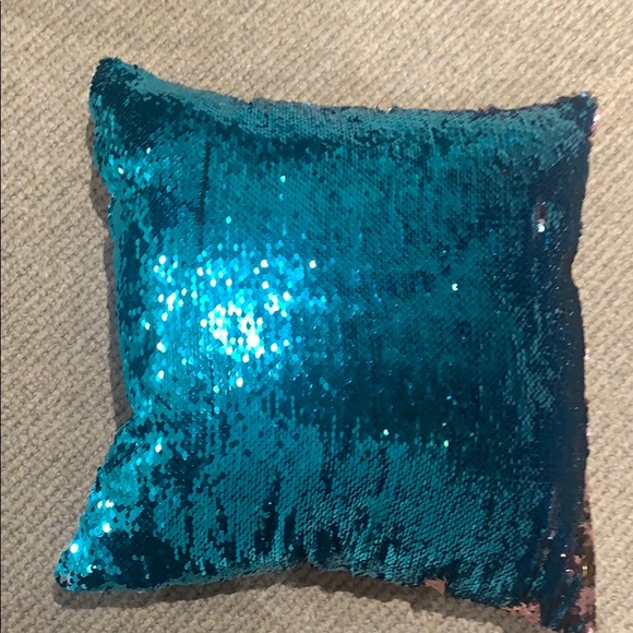 Decorative pillow - Picture 3 of 4